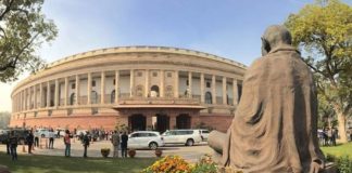 10 महिला सांसदों ने पुराने संसद भवन पर लिखा भावुक नोट, देखें तस्वीरें