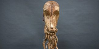 13 हजार के मुखौटे को बेंचा 36 करोड़ में, बुजुर्ग दंपत्ति ने किया केस…जानिए क्या खास है इस मास्क में