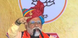 प्रधानमंत्री नरेंद्र मोदी ने विशाल आमसभा को संबोधित किया