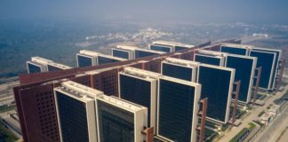 अमेरिका को पीछे छोड़ गुजरात में बना दुनिया का सबसे बड़ा भवन, VIDEO में जानें क्यों खास है ‘सूरत डायमंड बोर्स’