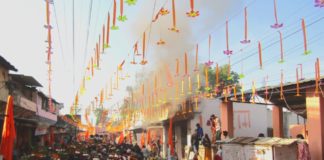 कलश शोभायात्रा के समय बीच बाजार इलेक्ट्रिक दुकान में आग लगी बड़ा जनहानी हादसा टला