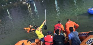 सेल्फी के चक्कर में पलटी नाव 12 बच्चे सहित 2 टीचर की मौके पर मौत, देखें VIDEO