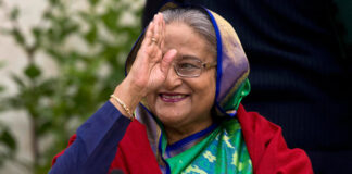 शेख हसीना की 15 साल की सत्ता 15 मिनट में कैसे चली गई, देखें ये VIDEO