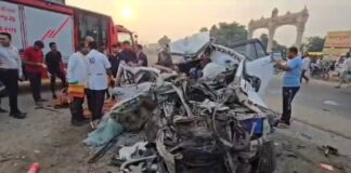 Gujarat Accident: साबरकांठा में ट्रक से टकराई कार, 7 की मौत, देखें हादसे की दिल दहला देने वाला VIDEO