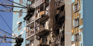 यूक्रेन का रूस पर सबसे बड़ा ड्रोन हमला, रिहायशी इमारतों को बनाया निशाना, उड़ानें रद्द