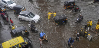 Mumbai Rain: महाराष्ट्र में मूसलाधार बारिश ने मचाई तबाही, मुंबई थमी, देखें VIDEO