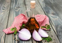 Onion Oil vs Castor Oil: जानिए प्याज या कैस्टर तेल कौनसा है बालों के लिए बेहतर?