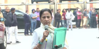 I-PAC के ऑफिस में ED की छापामारी, क्यों परेशान हुईं ममता बनर्जी? देखें अमित शाह पर क्या कहा