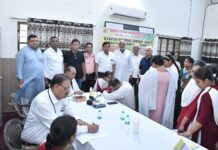 विशेषज्ञ चिकित्सकों ने जांची बालिकाओं की सेहत, दी उचित परामर्श व सावधानियों की जानकारी