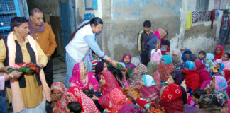 जरूरतमंदों की सहायता करना हमारा सौभाग्य : मैना बाई