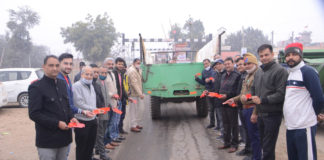 रोटरी क्लब ने 175 वाहनों पर रिफ्लेक्टर लगाकर लोगों को सुरक्षित सफर का दिया संदेश