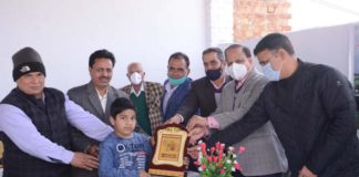 कलेक्टर जाकीर हुसैन के करकमलो द्वारा गौकाष्ठ मशीन का बटन दबाकर उदघाटन किया