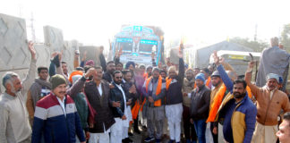 केन्द्र सरकार की सद्धबुद्धि की अरदास के बाद सैकड़ों किसान दिल्ली रवाना