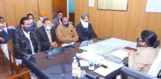 बढ़ रही नशा प्रवृत्ति सहित अन्य मांगों को लेकर वार्ता की