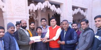 समर्पण निधि लेने का अभियान श्री रामदेव मंदिर से शुरू