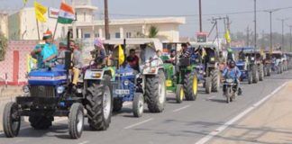 किसानों ने निकाली ट्रेक्टर रैली
