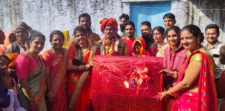 चतुर्थ श्रेणी कर्मचारी के सेवानिवृति में ग्रामवासियों ने किया भव्य स्वागत।