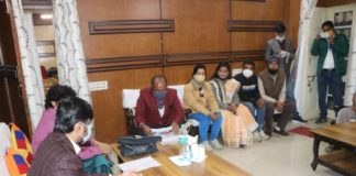 संभागीय आयुक्त ने किया जिले का प्रशासनिक दौरा