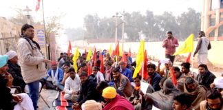 कृषि विरोधी काले कानूनों व श्रम कानूनों में किए गए संशोधन के खिलाफ प्रदर्शन