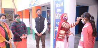 बच्चों का शाला प्रवेश का उत्सव मनाया