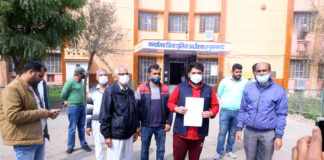 आरोपियों को गिरफतार कर अपह्रत लड़की की बरामदगी करवाने की मांग