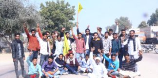 किसानों के सर्मथन में चक्काजाम लगाया