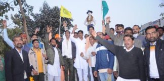 किसानों पर बल प्रयोग कर अपमानित करने के विरोध में निकाली किसान तिरँगा यात्रा