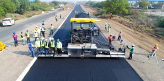NHAI ने बनाया रिकॉर्ड: हाईवे की 25 किमी लेन 18 घंटे में तैयार, देखें तस्वीरें