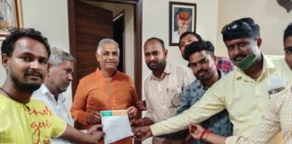 उपनगर पुर के चारो पार्षदो ने विधायक को दिया बस स्टॉप के लिये ज्ञापन