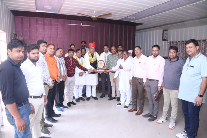 02_Bhatner Kings Club