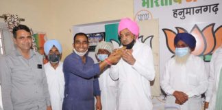 सेम ग्रस्त इलाके के किसानो ने अनूठे तरिके से मनाया पूर्व केबिनेट मंत्री का जन्मदिवस