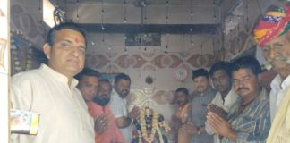 शनिदेव को चढ़ाई काले तिल-तेल, मांगी देश में कोरोना से मुक्ति