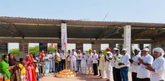 ध्वजारोहण कर की प्रार्थना,ओर बताई गुरु की महिमा