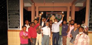 भारतीय जनता पार्टी ने कैंडल जलाकर किया शहीदों को नमन