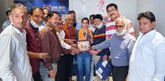 अवार्डॆड हर्षिता का पत्रकारों ने किया सम्मान