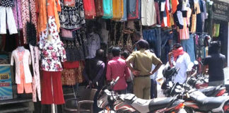 कई दुकानदार के बनाए चालान कई की दुकानें की सीज