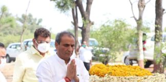 शर्मा, राठौड़ समेत कांग्रेस नेताओं ने दी शहीद पुलिसकर्मियों को श्रद्धांजलि