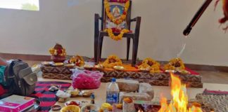 कोरोना मुक्ति को लेकर नवग्रह आश्रम में किया ऋग्वेद के मंत्रो ंसे देवयज्ञ