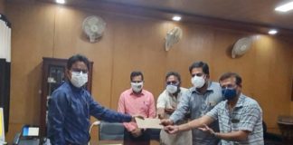 राजस्थान सीएमआरएफ कोविड वैक्सीनशन एकाउंट में 51000 रुपये का चेक सौंपा