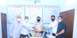 फ्रंटलाइन वर्कर्स कोरोना वॉरियर्स पुलिस कर्मियों को