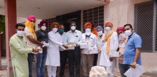 संघर्ष समिति के पदाधिकारियों द्वारा ऑक्सीजन संबंधी उपकरण भेंट