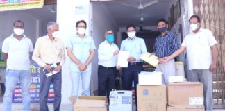 रैडक्रांस सोसायटी ने भी आमजन के सहयोग के लिये बढाया हाथ, जिला कलक्टर को सौपे सुरक्षा उपकरण