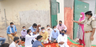 जिला कलक्टर व आबकारी अधिकारी से शराब कारोबारीयो की वार्ता रही बेनतीजा