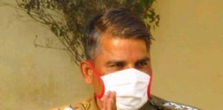 पुलिस प्रशासन की सख्ती से बाजार में सन्नाटा