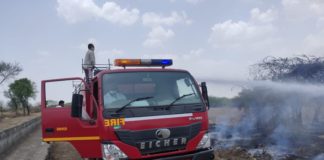 आग लगने से दो ट्रॉली चारा हुआ खाक