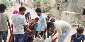 गरीबों एवं मरीजों को किए भोजन पैकेट वितरित