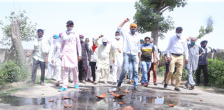युवाओं की जवानी व बुजुर्गो की सेहत को खा रहा है फक्टियों का कैमिकल व शोरा युक्त पानी – मनीष
