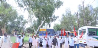 राज्य सरकार पर वादाखिलाफी का आरोप, रोडवेज कर्मचारियों ने किया प्रदर्शन