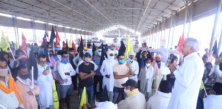 किसानों व मजदूरों द्वारा देश के प्रधानमंत्री व गृहमंत्री का पुतला जलाया