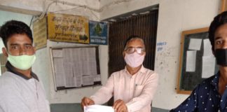 कॉलेज विद्यार्थियों को प्रमोट को लेकर ज्ञापन